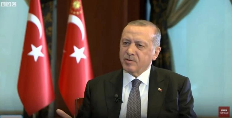 Ο Ερντογάν είναι «γυμνός» – Άγριο «κράξιμο» στον… ανήμπορο Σουλτάνο – Βίντεο